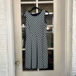 I am selling a Liz Claiborne that is a size 6.
